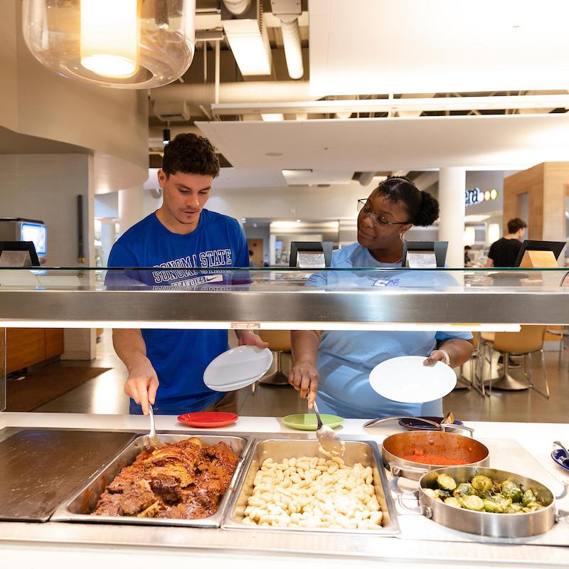 students grabbing food